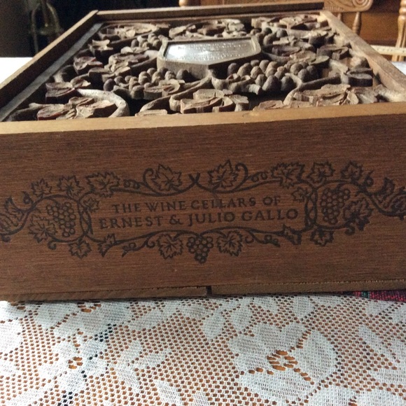 Vintage Ernest & Gallo Wooden Wine Box 🍷 - Picture 15 of 16